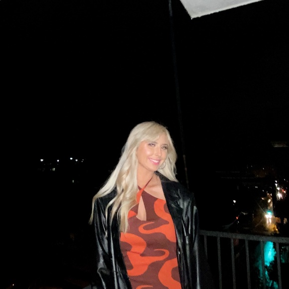 Meet the Posher - Picture 1 of 4